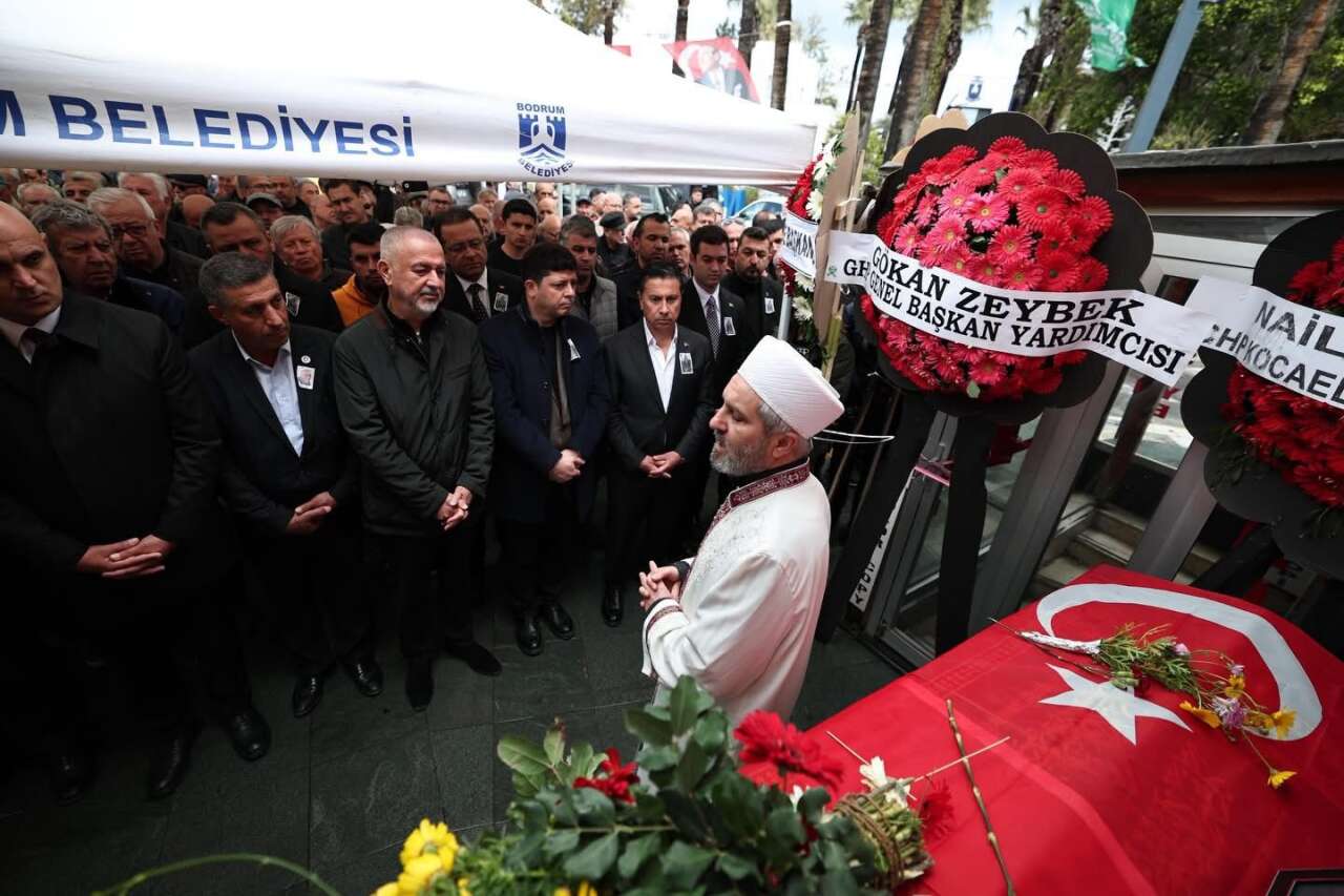 CHP Muğla Milletvekili Süreyya Öneş Derici’nin Amcası Osman Öneş Son Yolculuğuna Uğurlandı 3